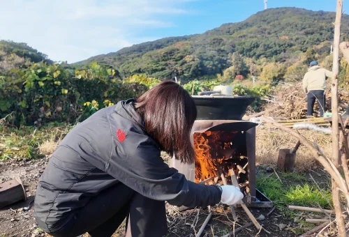 塩作り体験の様子